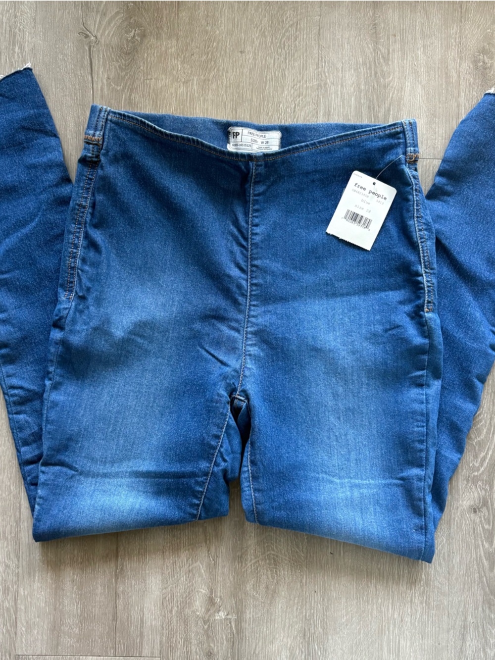 Free People Skinny Jeans in Medium Blue Wash-Size 28